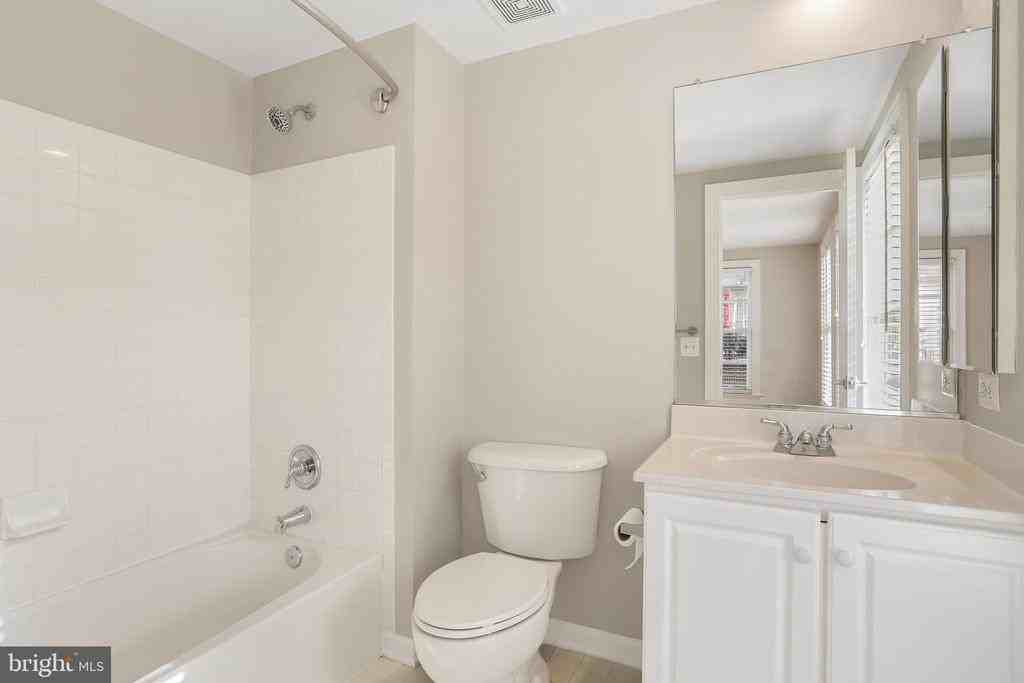 1865 Ballenger Ave - Photo 3 of 31