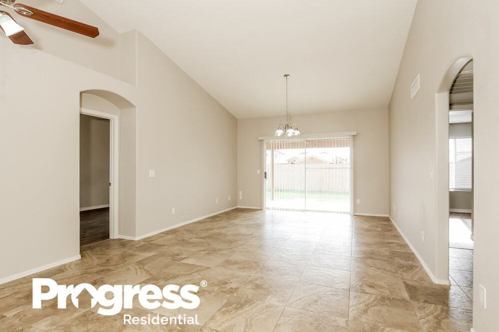 11321 W Golden Ln - Photo 2 of 15