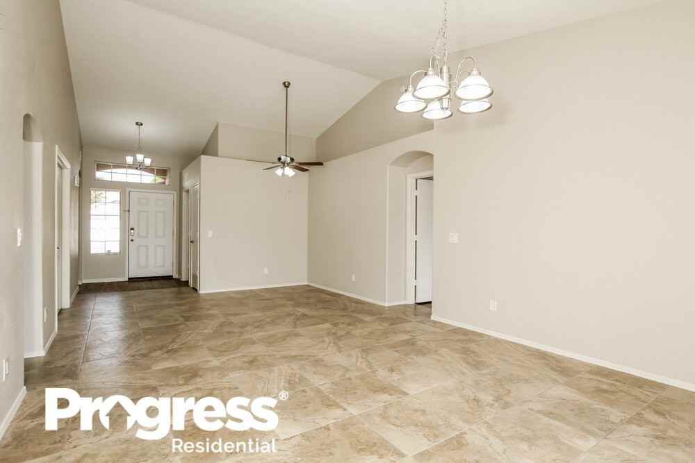 11321 W Golden Ln - Photo 3 of 15