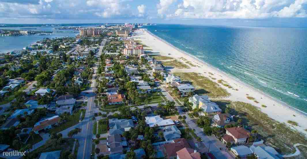 Penthouse Shores - Photo 2 of 12