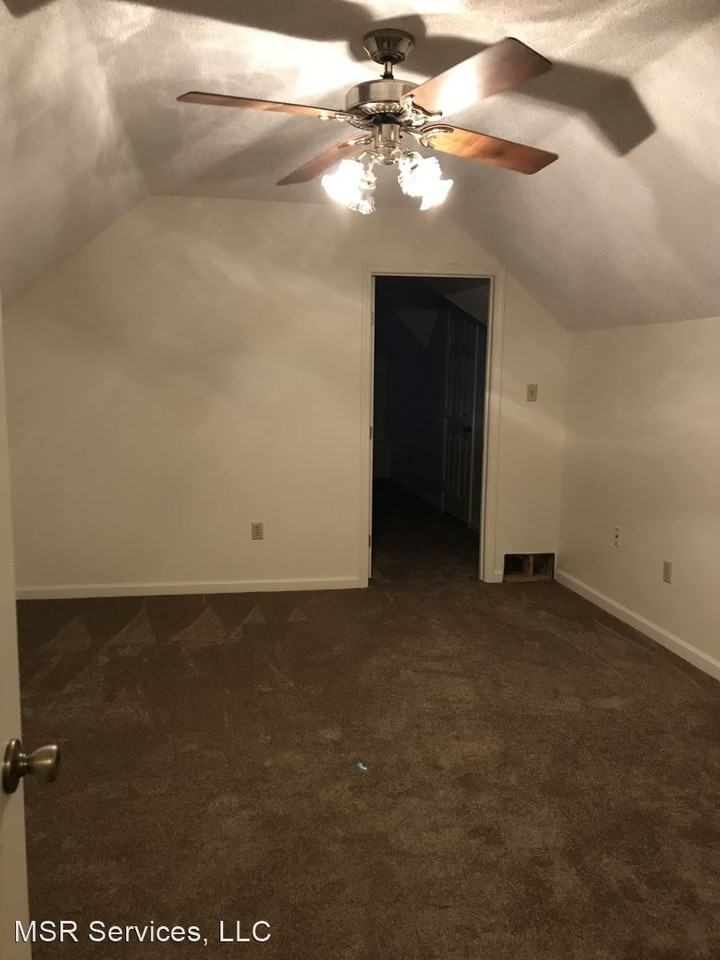 4630 Simmons Rd - Photo 3 of 8