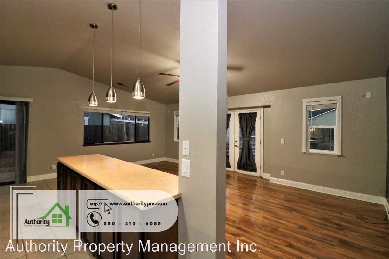 1947 Mary Lake Dr - Photo 3 of 23