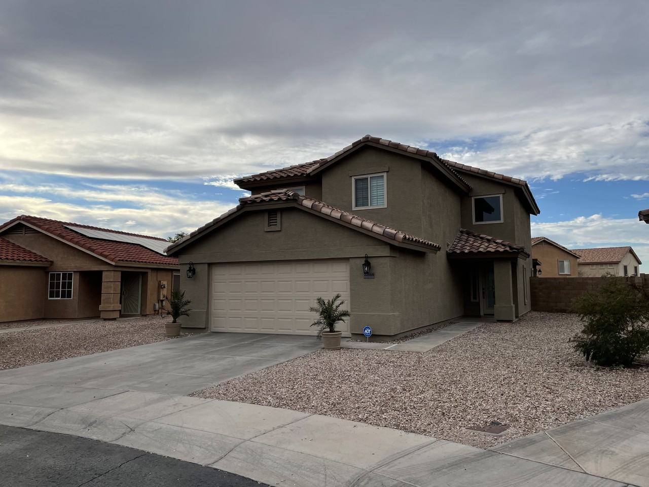 22865 W Solano Dr - Photo 2 of 36