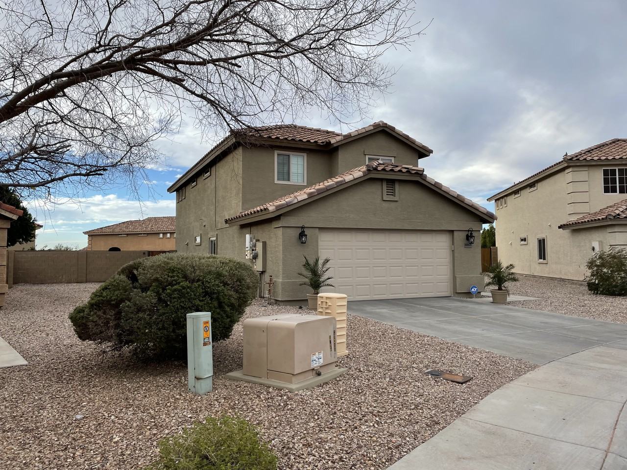 22865 W Solano Dr - Photo 3 of 36