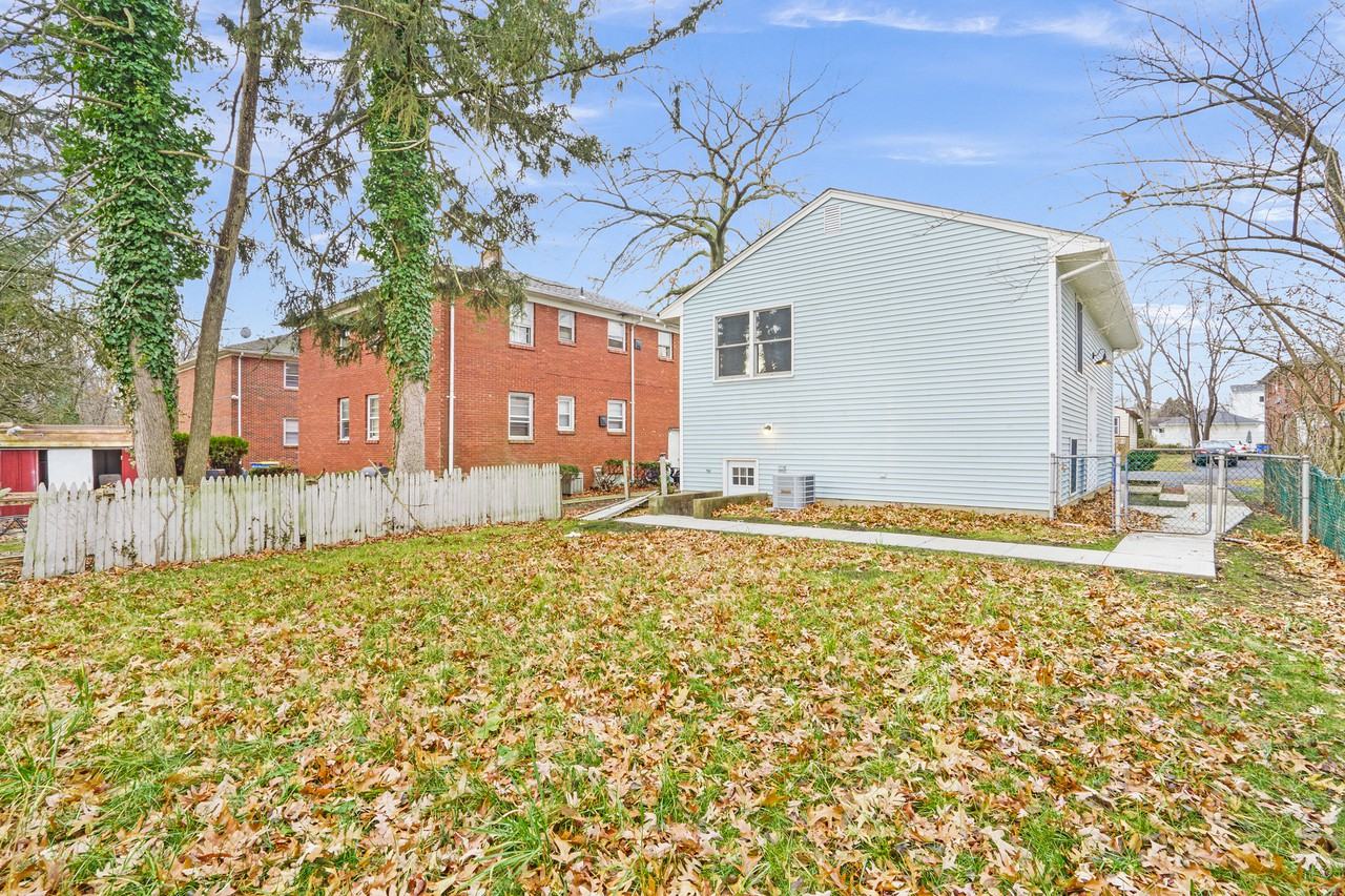 217 Bathgate Ave - Photo 2 of 15