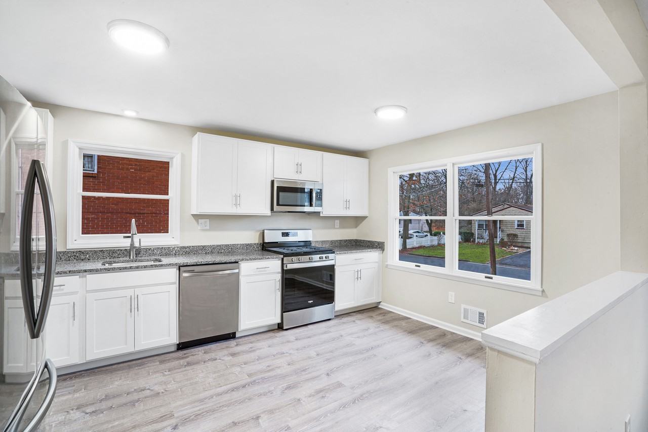 217 Bathgate Ave - Photo 3 of 15