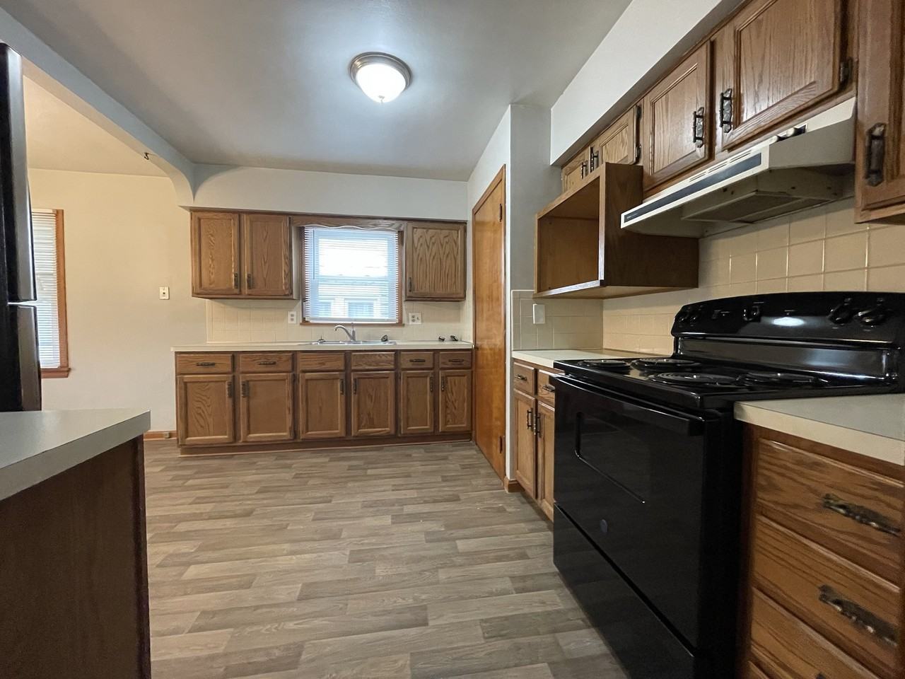 191 Henry St - Photo 3 of 14