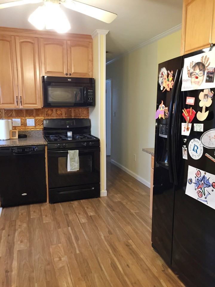 592 Saw Mill Brook Pkwy - Photo 3 of 10