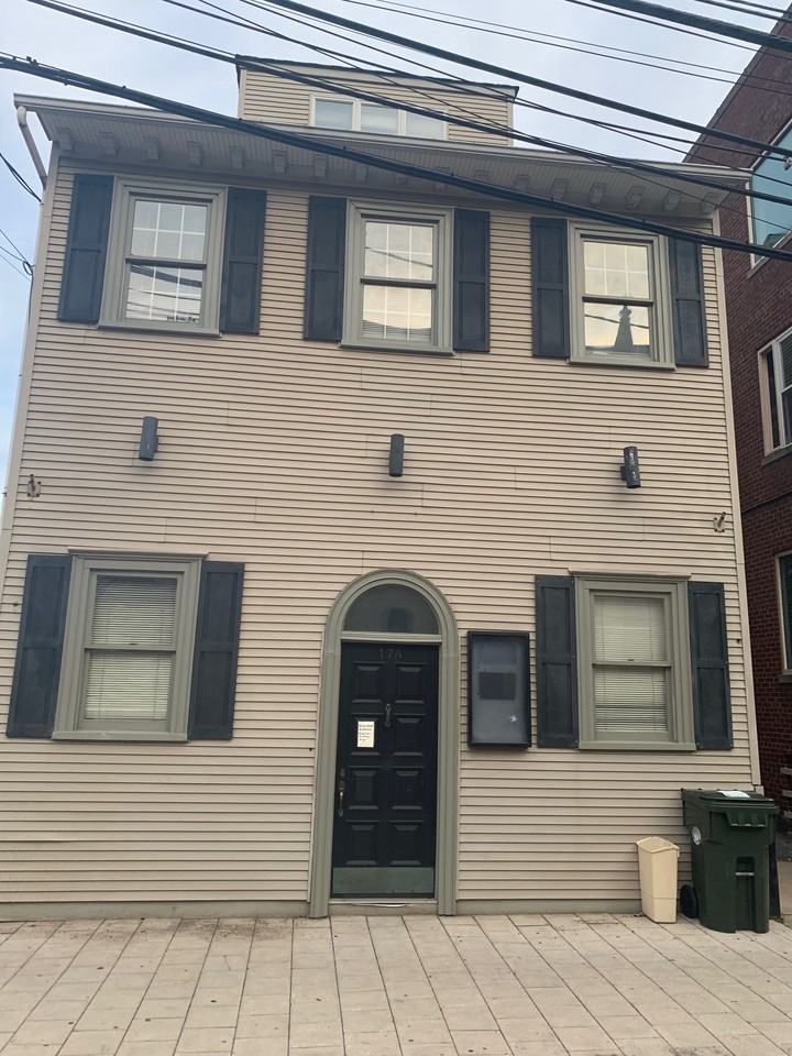 17A Joyce Kilmer Ave N - Photo 2 of 28
