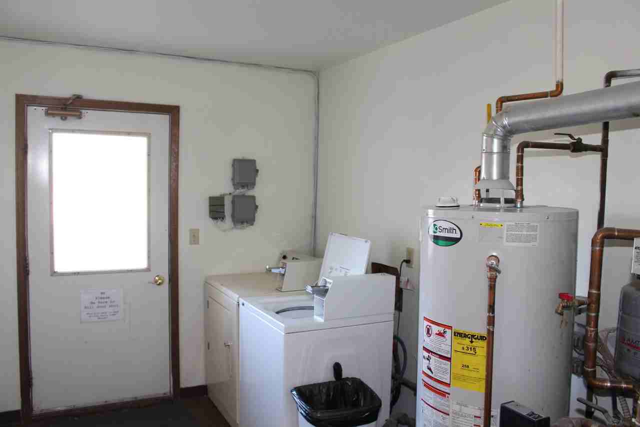 1806 6th St SE - Photo 3 of 5