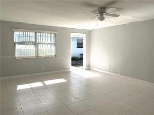 860 Nw 6th Ave #A - Photo 2 of 10