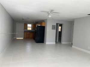 860 Nw 6th Ave #A - Photo 3 of 10