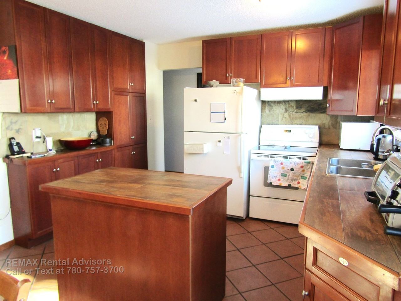 266 Midridge Cres Se - Photo 3 of 22