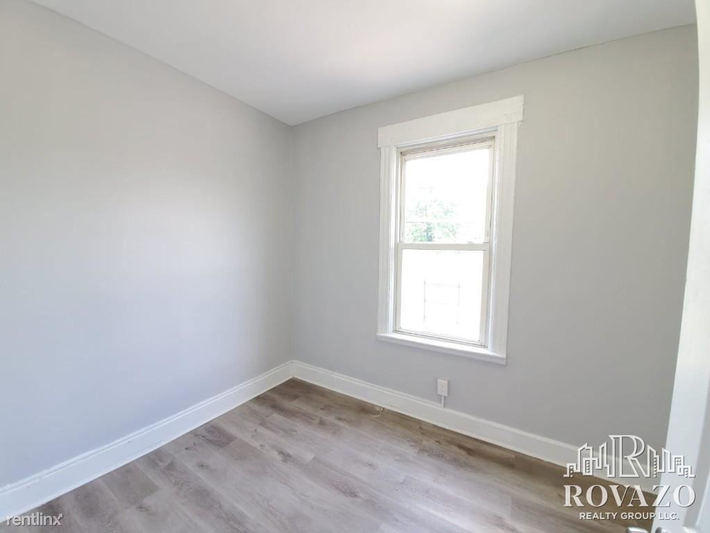 156 Hawthorne Ave - Photo 3 of 8