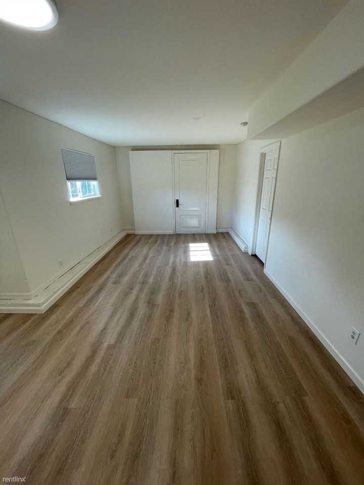 542 Lewis St - Photo 2 of 10