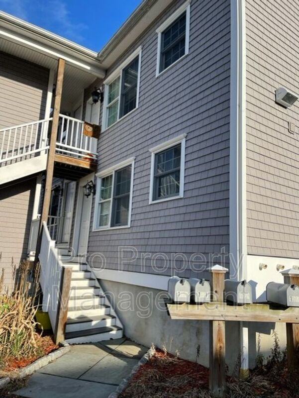 129 Railroad St - Photo 2 of 16