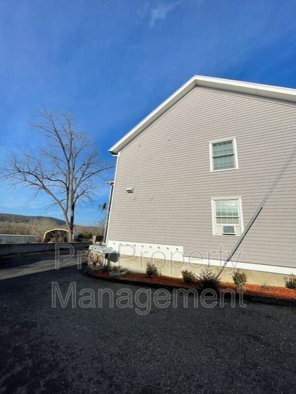 129 Railroad St - Photo 3 of 16