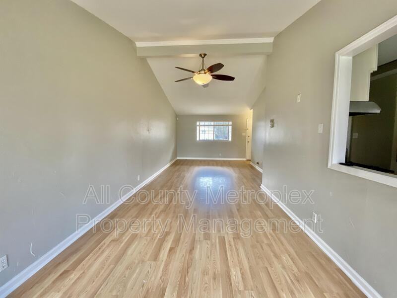 828 Kingswood Ave - Photo 3 of 12