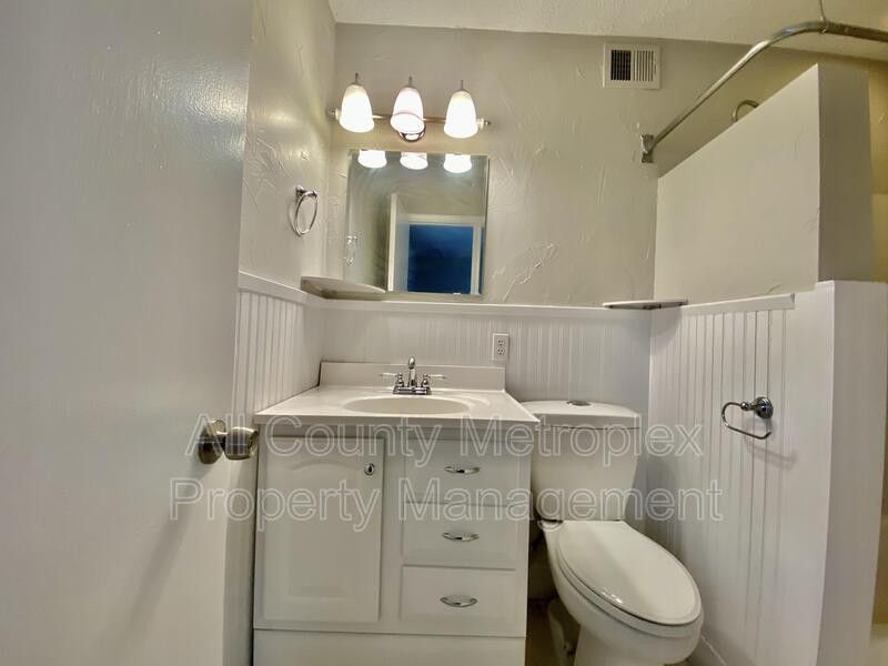 828 Kingswood Ave - Photo 5 of 12