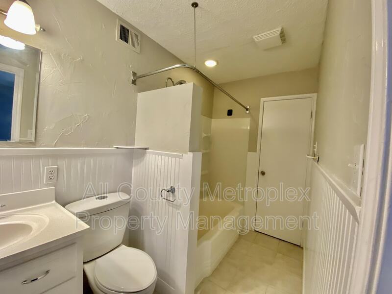 828 Kingswood Ave - Photo 6 of 12