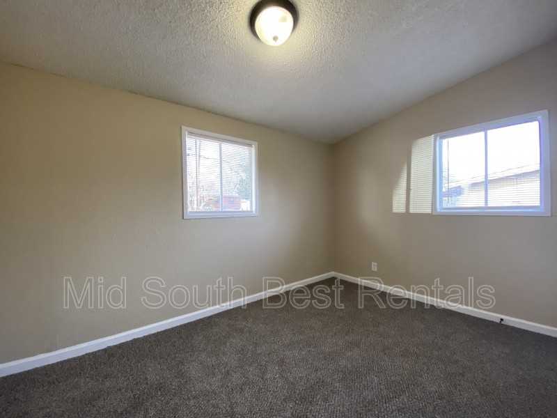 3352 Charlotte Rd - Photo 6 of 8