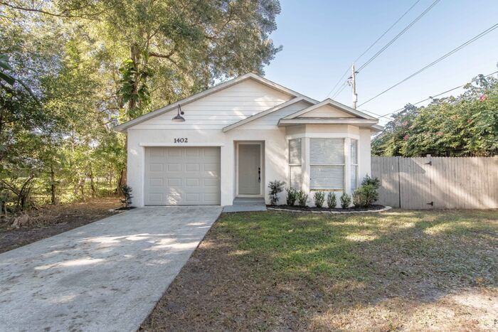1402 Clark St - Photo 2 of 24
