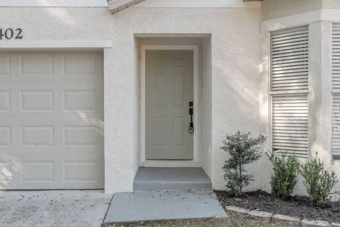 1402 Clark St - Photo 3 of 24