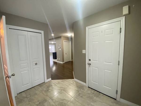 84 Hardcastle Drive - Photo 3 of 26