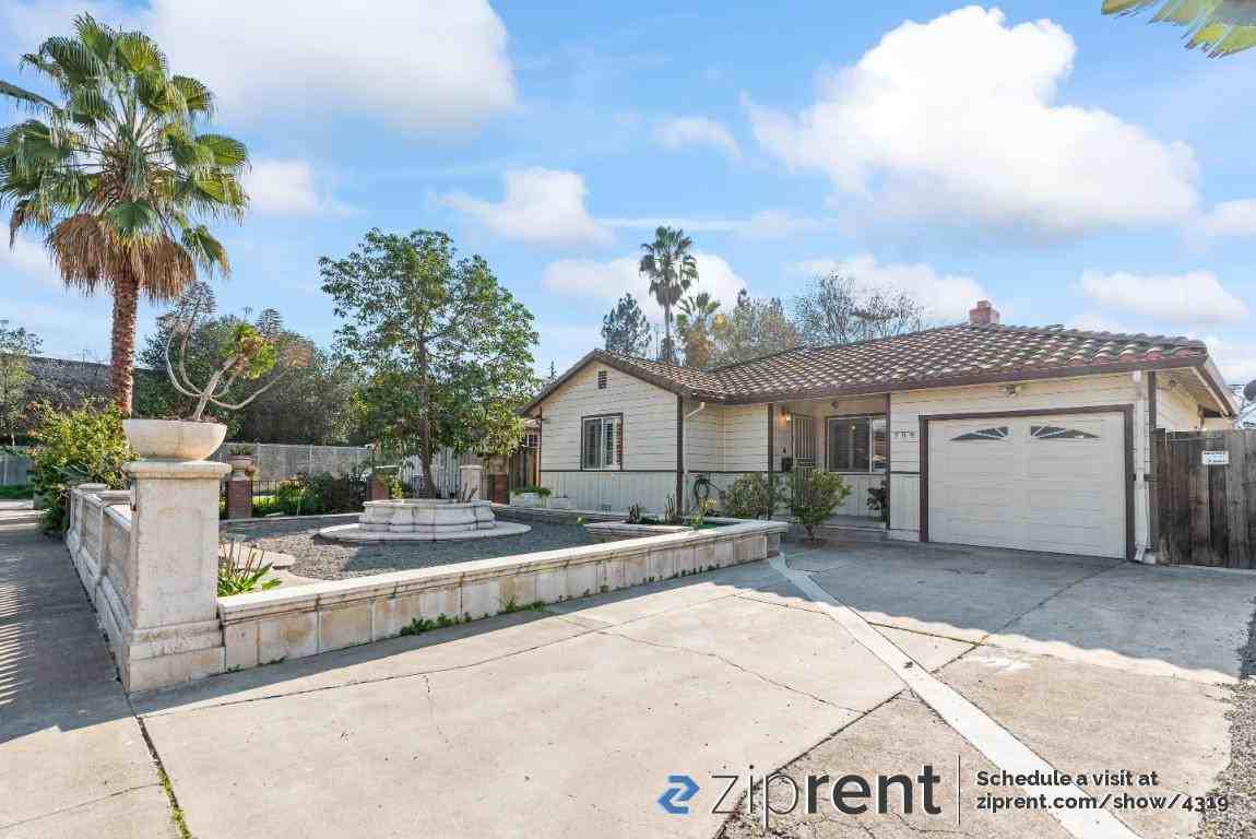 799 Macredes Ave - Photo 2 of 25