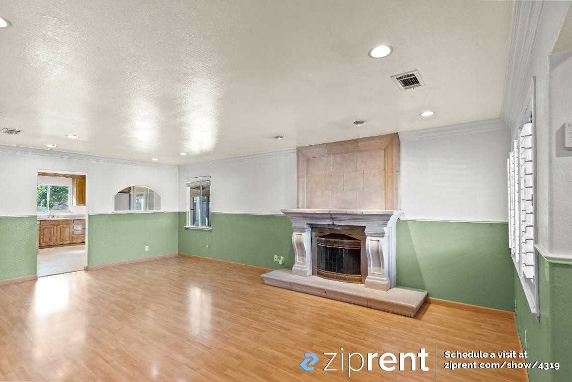 799 Macredes Ave - Photo 3 of 25