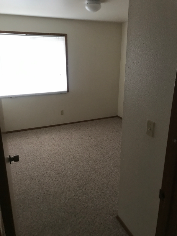 506 4th Ave Se #C - Photo 5 of 9