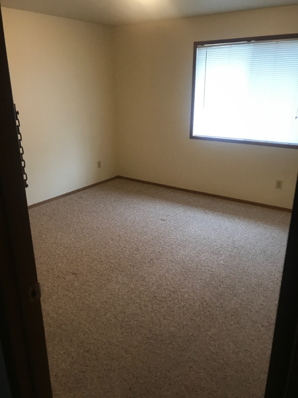 506 4th Ave Se #C - Photo 6 of 9