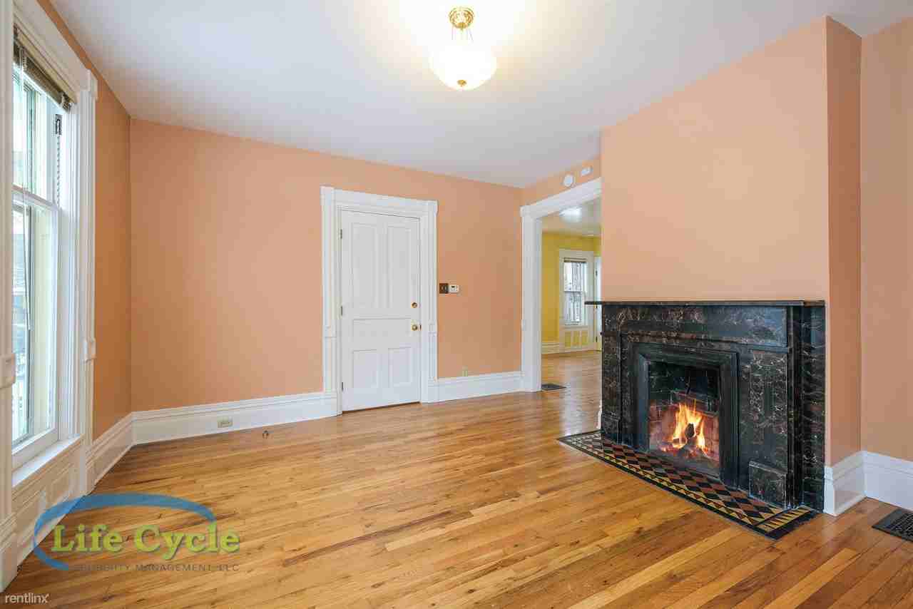 310 Union Ave SE - Photo 2 of 11