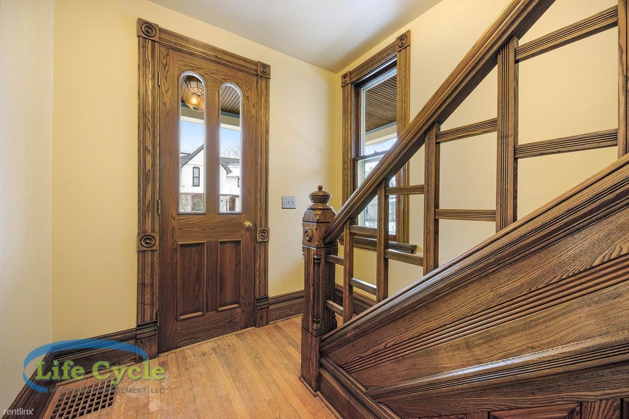 310 Union Ave SE - Photo 3 of 11