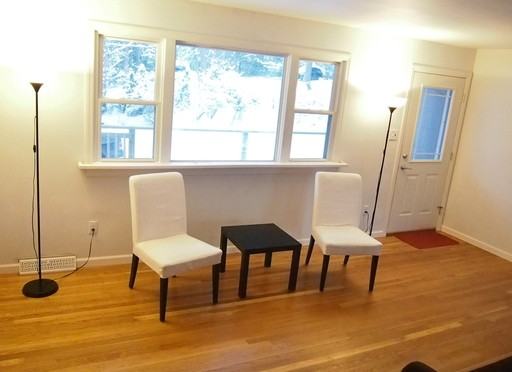 1057 Hampton Dr - Photo 2 of 9