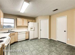 1820 Whispering Cove Trl - Photo 2 of 12