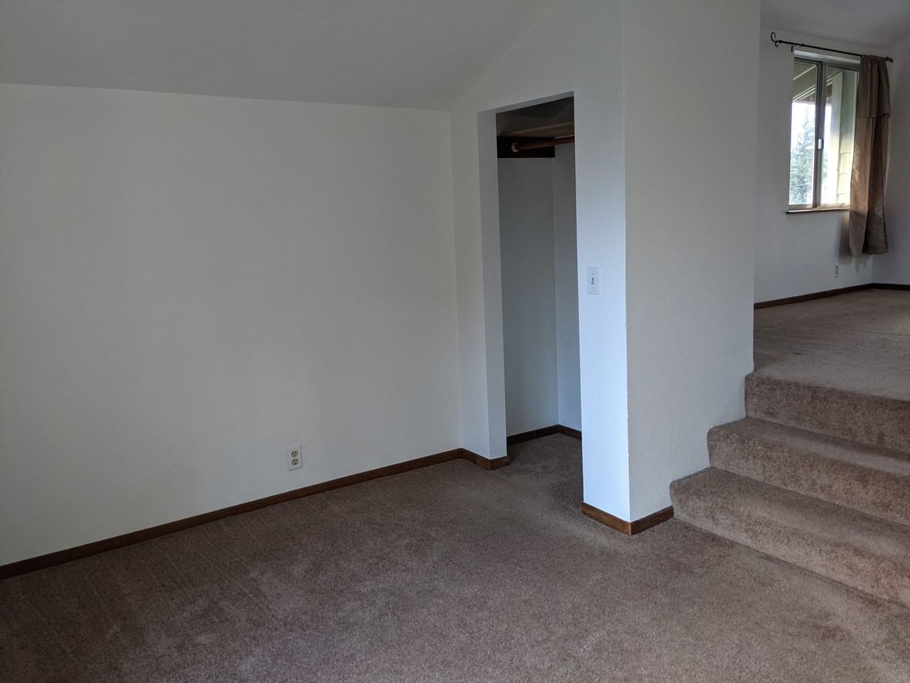 356 Se Alder St - Photo 2 of 17