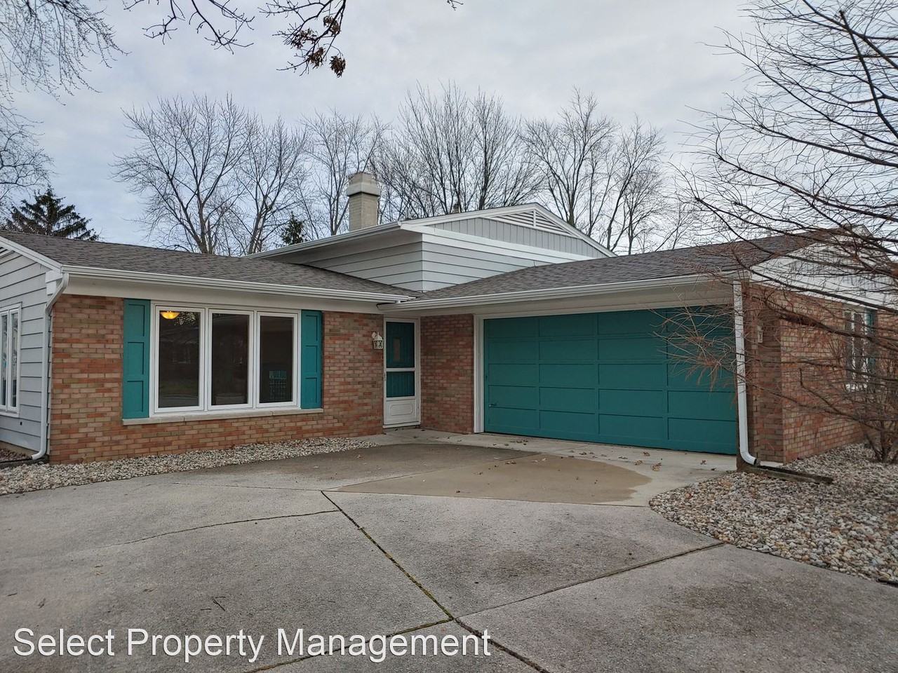 3226 Arrowwood Dr - Photo 2 of 24