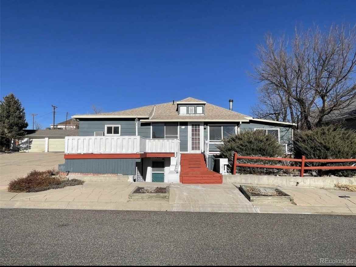 215 7th St - Photo 2 of 36