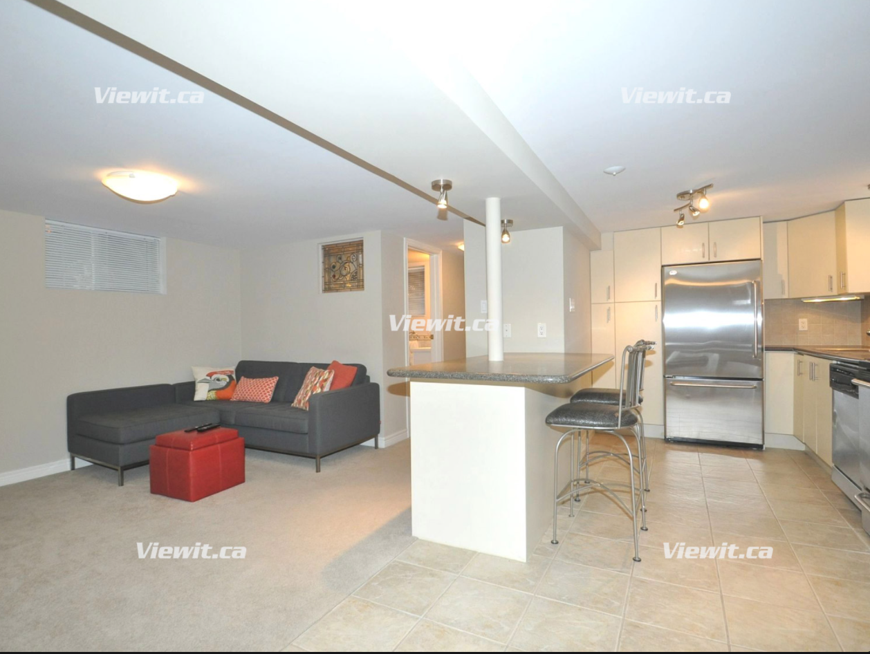 816 Duplex Ave - Photo 2 of 10