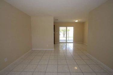 3321 Nw 17th St - Photo 3 of 16