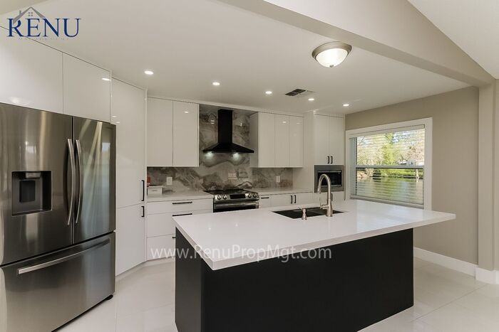 4342 Grandwood Ln - Photo 3 of 15