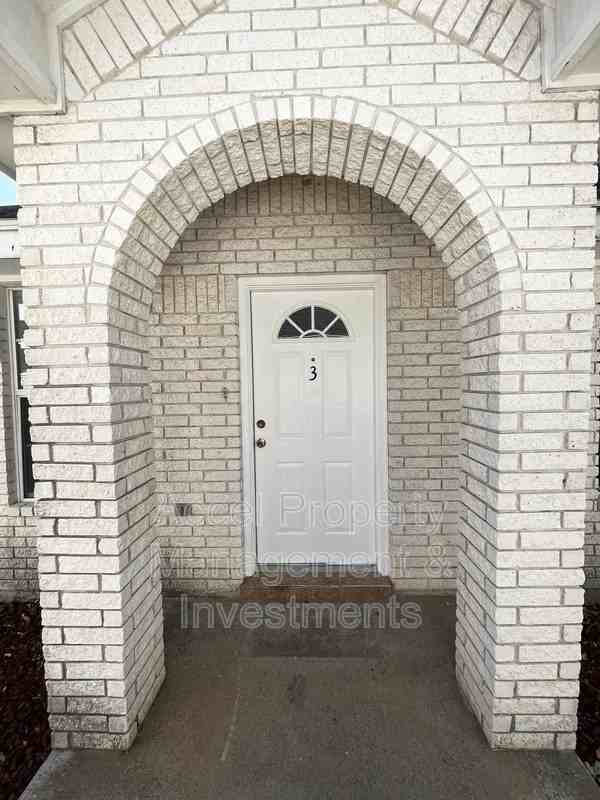 1712 Phoenix St #3 - Photo 2 of 20