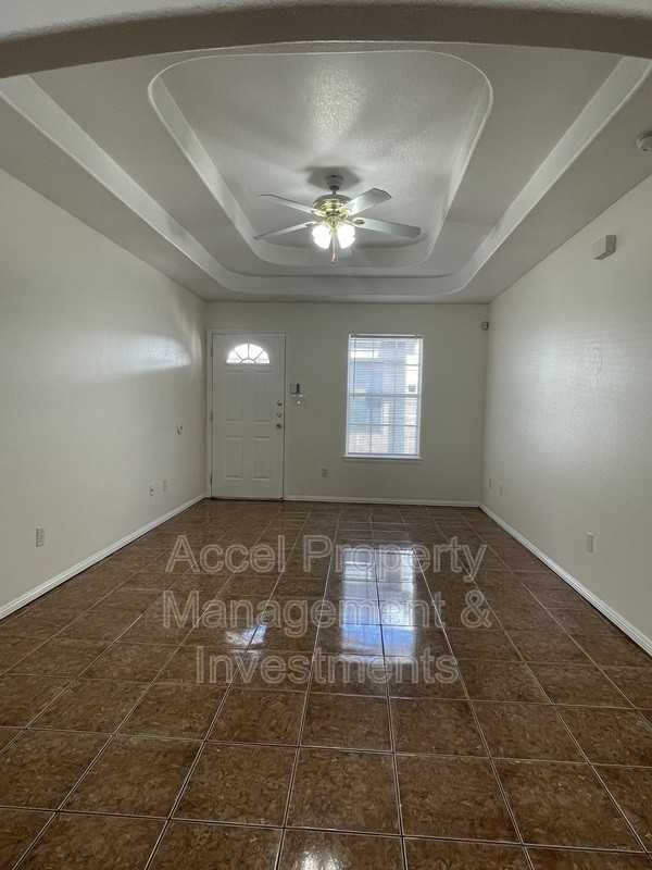 1712 Phoenix St #3 - Photo 3 of 20