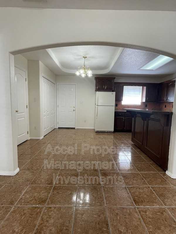 1712 Phoenix St #3 - Photo 4 of 20