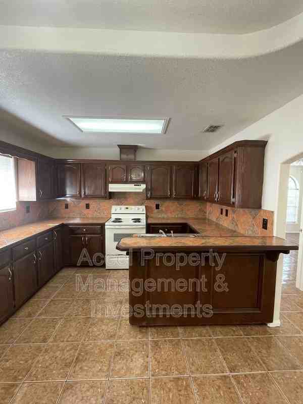 1712 Phoenix St #3 - Photo 7 of 20
