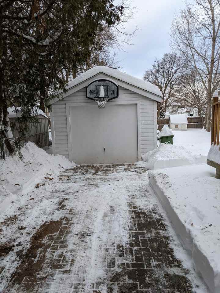 11 Mountain Avenue North - Photo 2 of 18