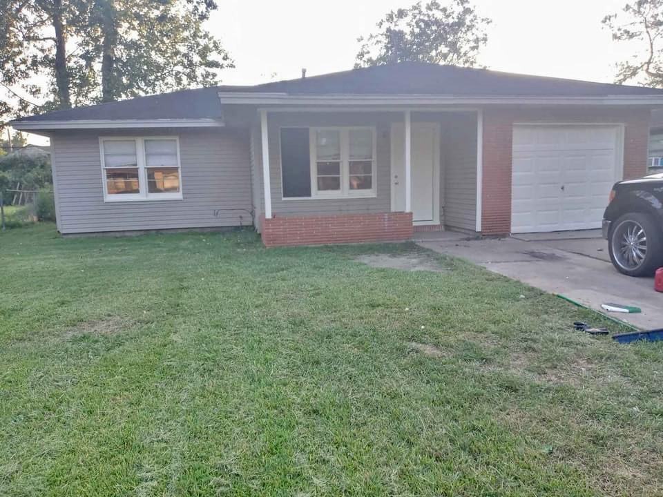 5545 Spencer Dr - Photo 2 of 12