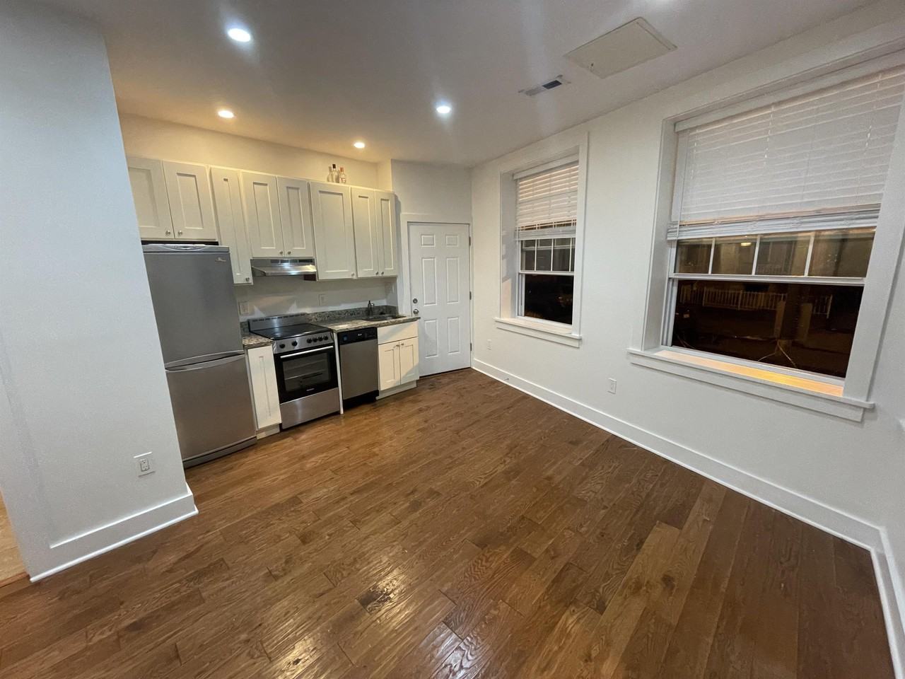 1405 Perry Pl Nw #B - Photo 7 of 22