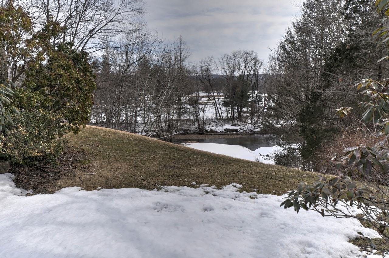 473 Winship Dr - Photo 2 of 23